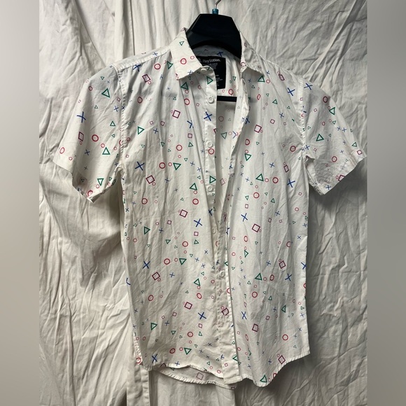 Playstation Brand Men’s Sz Small Button Down All Over Print Short Sleeve Shirt - Picture 1 of 4